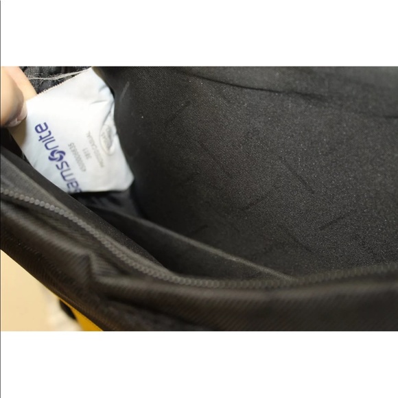 Samsonite Laptop Bag Black Yellow Body Many Pockets Padded Zip Adjustable - Picture 10 of 12